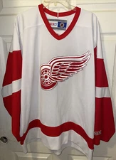 Detroit Red Wings Jersey XL CCM #19 Yzerman (Yzerman & #19 On Back Are Worn Off)