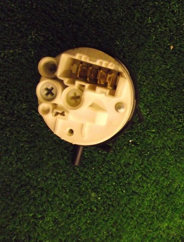 Waschmaschine HOTPOINT WF321 Wasserdruckschalter