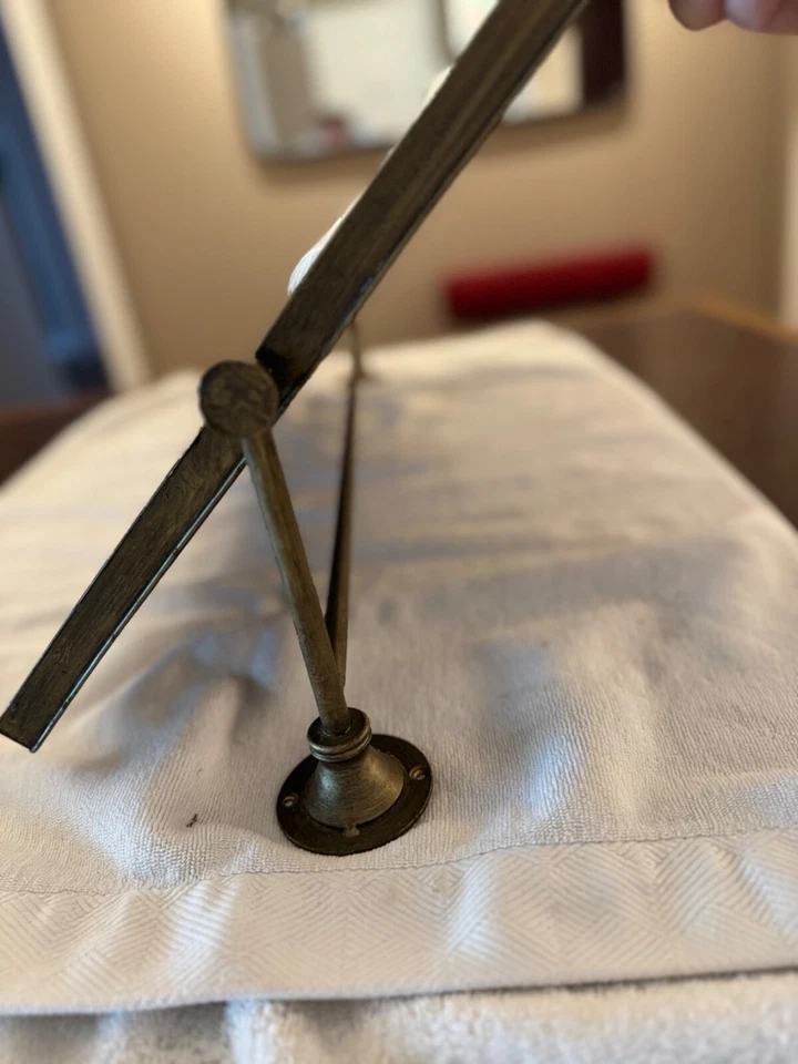 ESPEJO DE BAÑO PIVOTANTE -- NUEVO -- FUERA DE CAJA -- 24 X 14 PULGADAS Foto 4 de 4