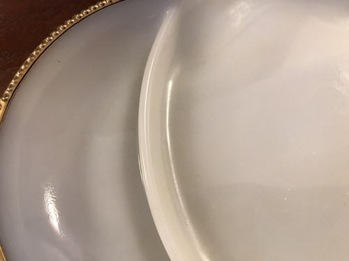 FIRE KING COLLECTIBLE VTG MILK GLASS DIVIDED RELISH SERVIN DISH GOLD BEADED EUC - Picture 5 of 7