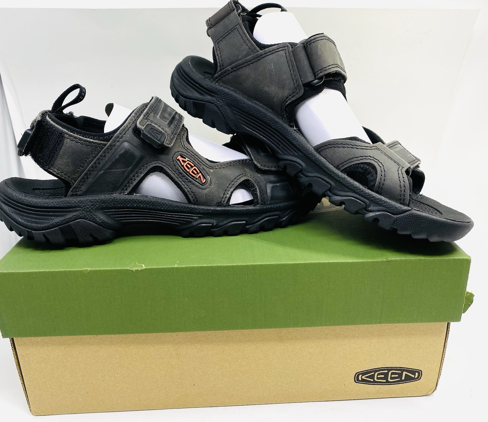 NEW KEEN Sandalo Uomo Taglia 9.5 M Targhee III (3) Newport H2 Grigio Nero 1022424