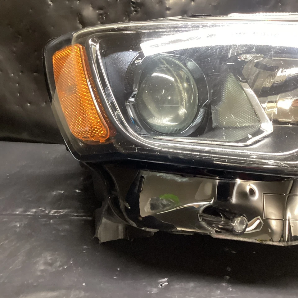 2016-2022 JEEP GRAND CHEROKEE WK RIGHT PASSENGER RH HEADLIGHT HALOGEN BLACK OEM - Image 3 of 4