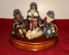 5.5x4.5 NATIVITY FIGURES ON WOOD BASE MUSIC BOX