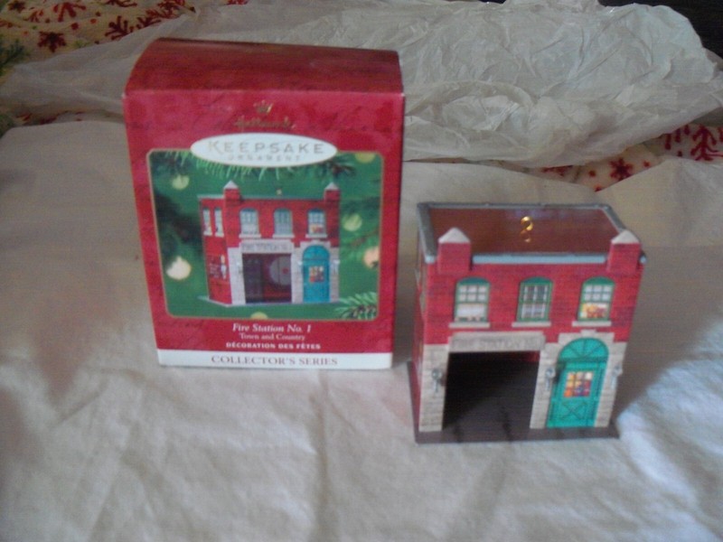 2001 HALLMARK FIRE STATION No. 1 TOWN & COUNTRY SERIES #3 TIN ORNAMENT IN BOX