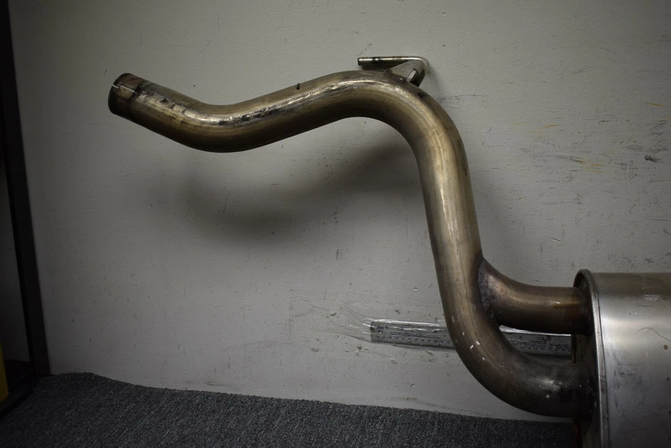 FORD MUSTANG ПРАВАЯ СТОРОНА ГЛУШИТЕЛЬ ВЫХЛОП ЗАВОДСКОЙ OEM - Изображение 2 из 4