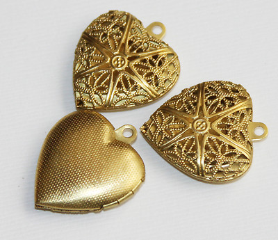 5 pcs of Filigree heart locket pendant with textured back 20x20mm