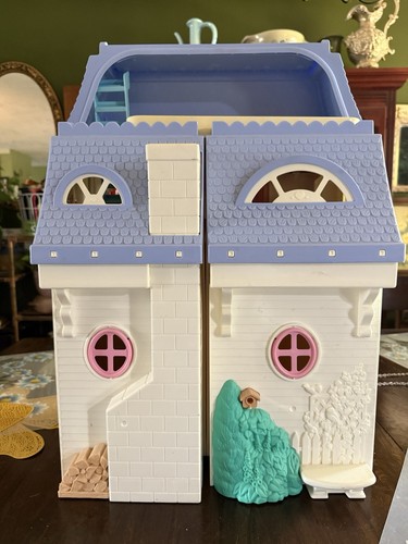 Rara casa delle bambole vintage 1997 Fisher Price Loving Family Grand 4618 tetto blu - Foto 18 di 23