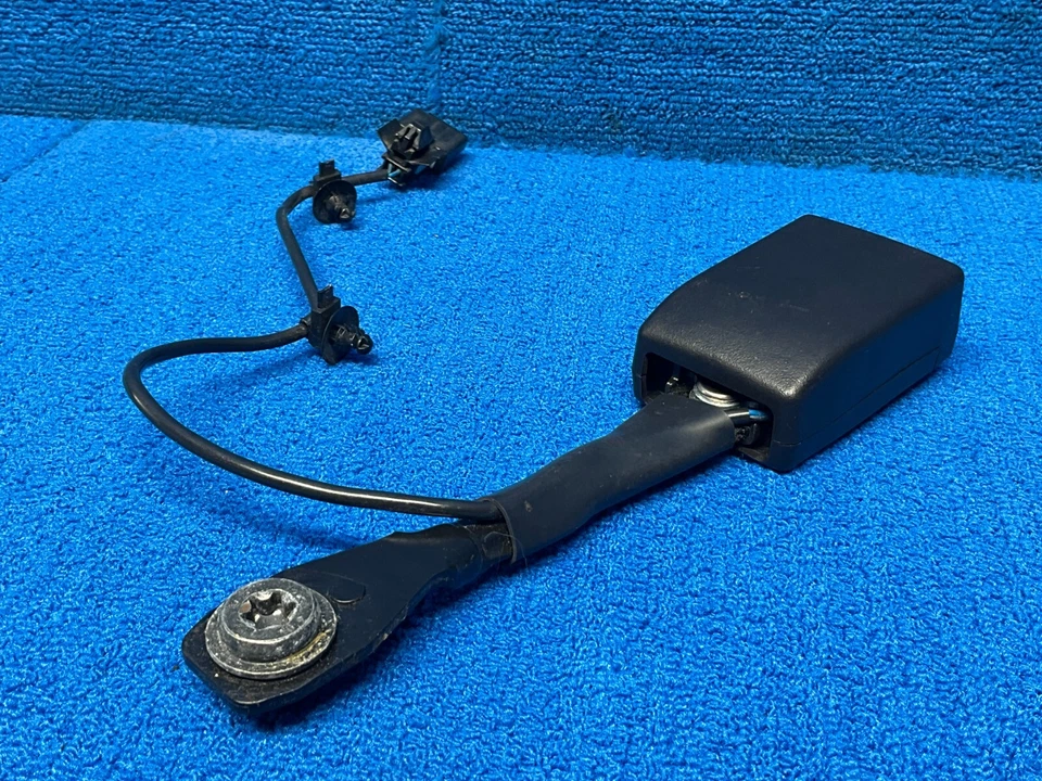 Chevrolet Trax 2015-2019 cinturón de seguridad pasajero delantero derecho clip hebilla de cierre OEM Foto 2 de 4