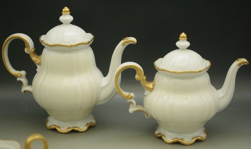 HUTSCHENREUTHER PORCELAIN 1965 ROSES TEAPOT COFFEE POT SET HAND PAINTED SIGNED - Picture 5 of 8