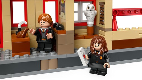 LEGO® Harry Potter 76423 Hogwarts Express™ & der Bahnhof von Hogsmeade™ - Bild 7 von 9