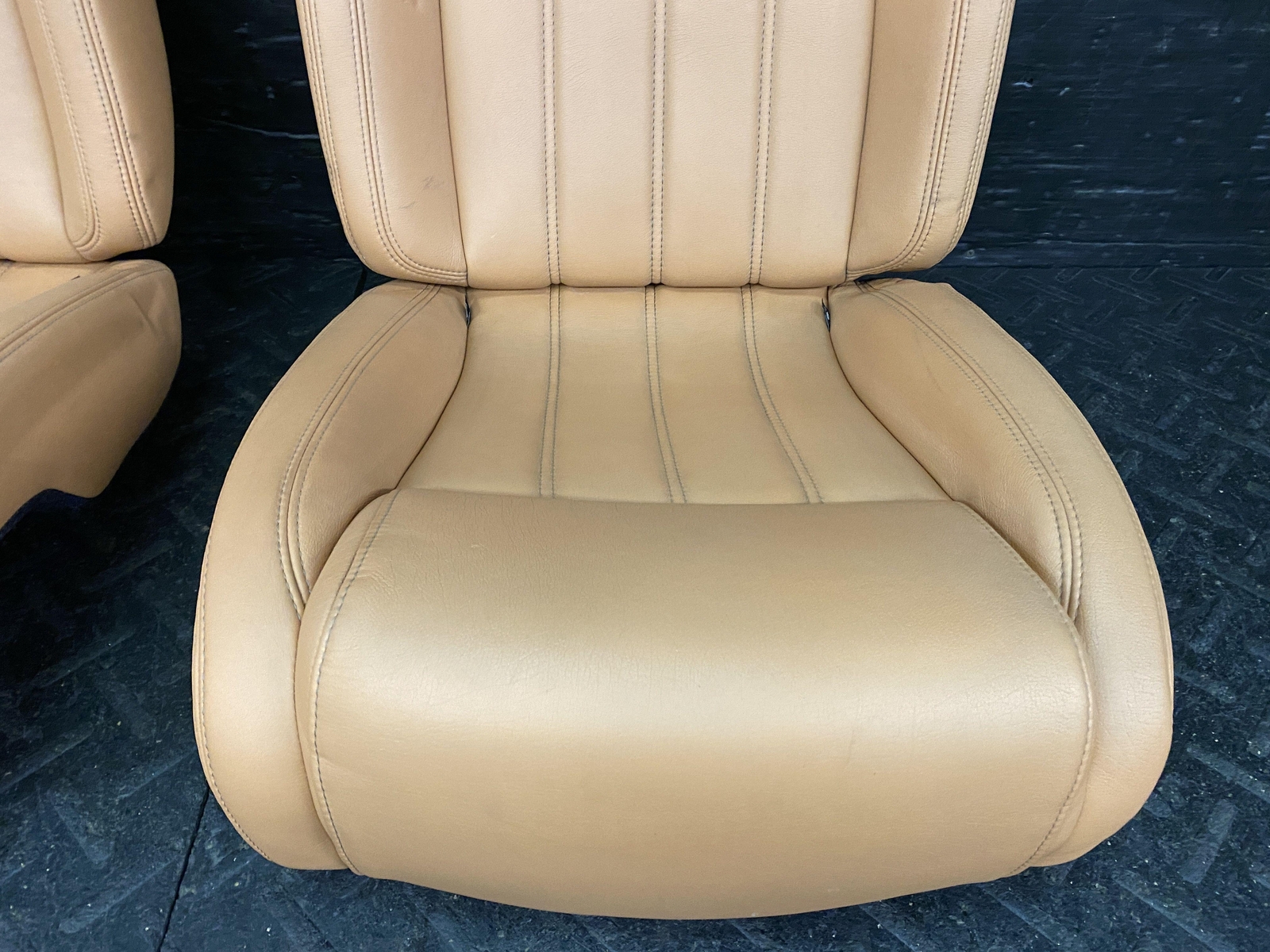 11 MASERATI GRANTURISMO CONVERTIBLE PAIR OF REAR SEATS MARRONE CORNIOLA LEATHER