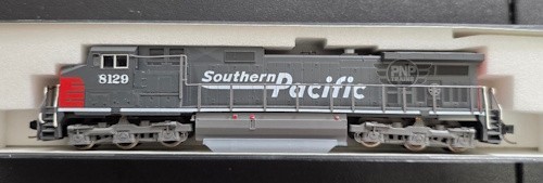 N Kato GE C44-9W Southern Pacific Rd# 8129 DCC ready gebraucht | Zustand: Used