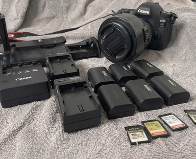 Canon EOS 6D Mark II DSLR Camera + EF 24-105mm f/4L IS USM Lens + Extras