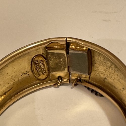 MIRIAM HASKELL Bangle Bracelet Signed 1” Floral Etched Hinged - Picture 5 of 8