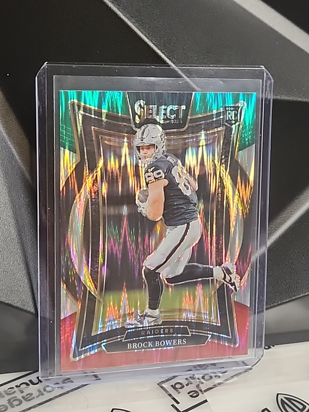 💎🔥2024 Panini Select - Concourse Brock Bowers #31 Red & Green Shock Prizm (RC)