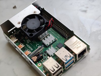 Raspberry Pi 4 Model B 4GB RAM mit Metallgehäuse, Lüfter und Netzteil