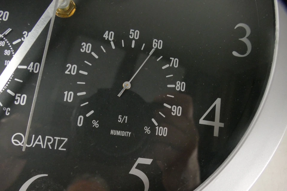 Helvetia Versicherungen Wanduhr Weterstation Werbung Quartz L-2204 - Bild 2 von 4