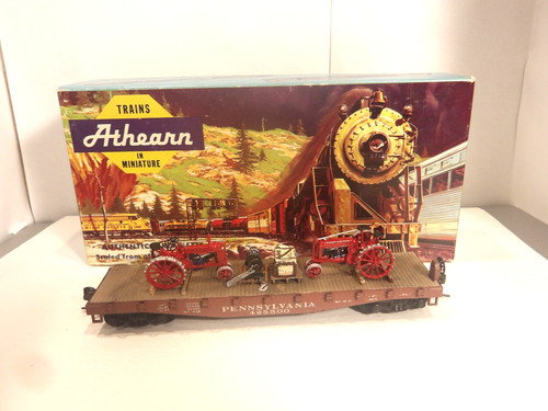 Coche plano HO Athearn PRR 40' # 42550, carga de tractores, niña y caja, usado | Condition: Used