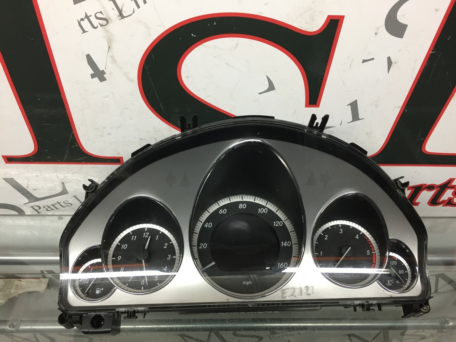 (AS) MERCEDES BENZ W212 E CLASS INSTRUMENT CLUSTER SPEEDOMETER