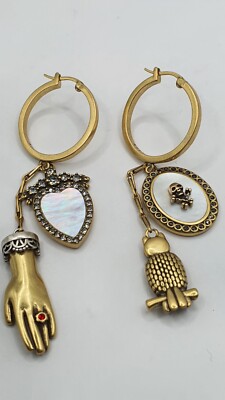 Alexander Mcqueen goldfarbene verzierte Charm Eule Anhänger Creolen