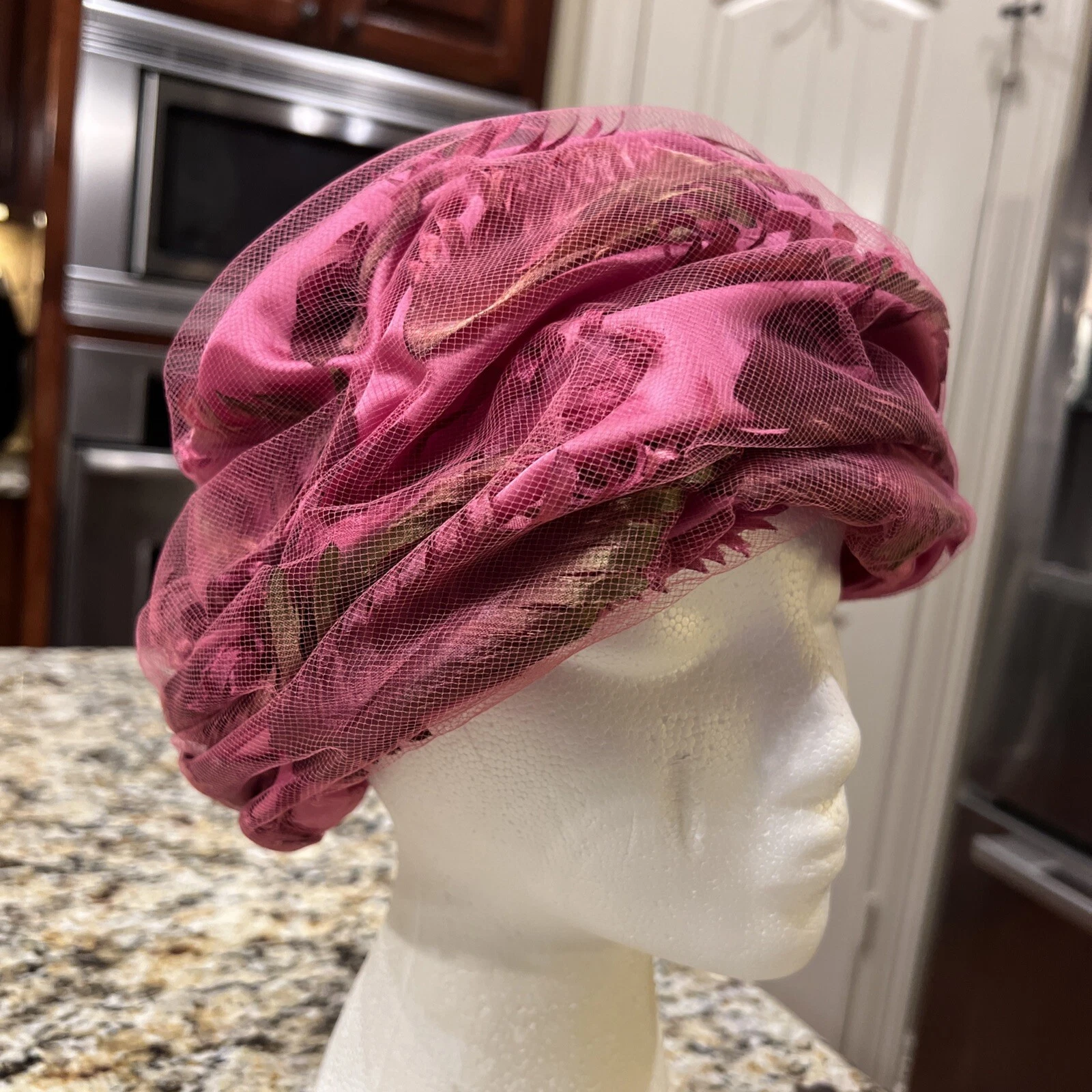 Chapeau vintage Christian Dior Chapeaux Paris New York rose vif tulle turban ruche excellent état