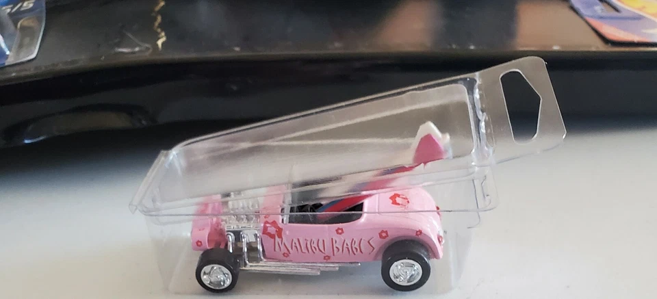 Johnny Lightning Surf Rods Malibu Babes 1932 Ford - Image 3 of 3