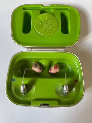 Pair of Rechargeable Phonak Audeo P90-RL Hearing Aids w/Charger Box (Preowned)