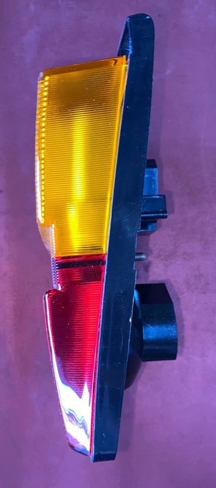 Audi RH Tail Light Assy- 443-945-225 -For 100, 100 Quattro, 5000 & 5000 Quattro - Image 4 of 4