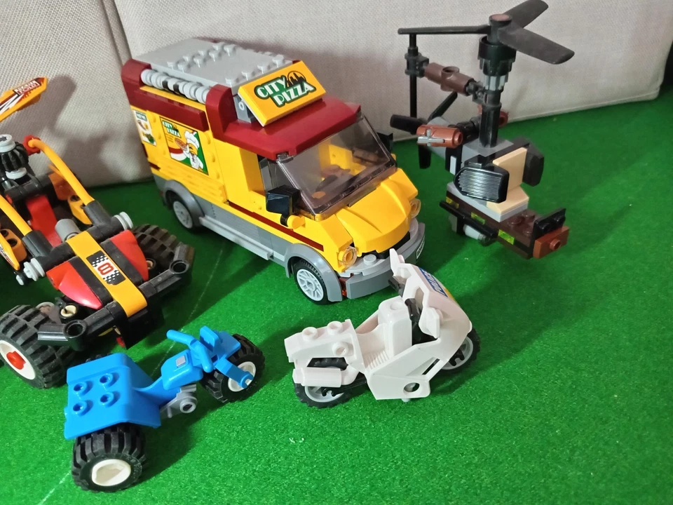 LEGO City 60150 Pizza Van, photo 3 of 4