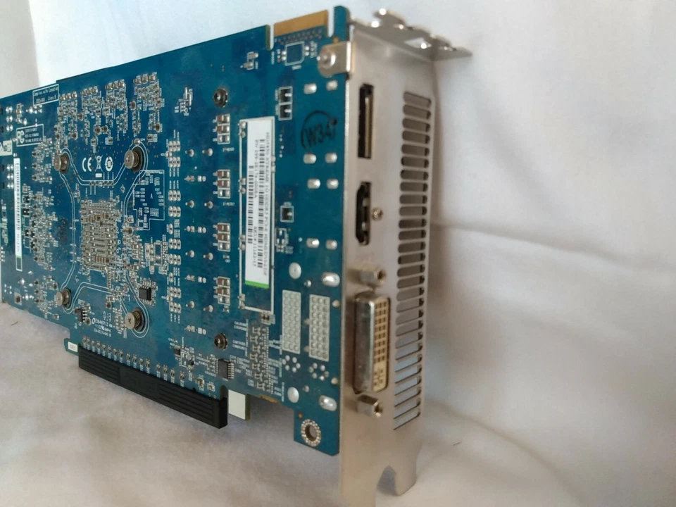 ATI Sapphire Radeon HD 5850 XTREME 1 GB GDDR5 HDMI/DVI/DP Foto 4 de 4