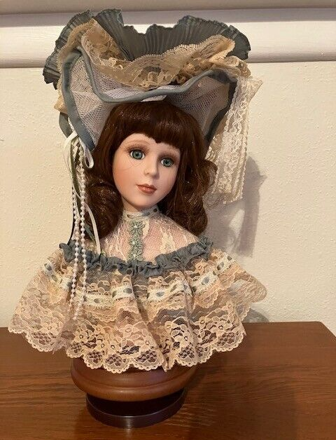 Seymour Mann Romantic Musical Porcelain Bust Figurine Connoisseur Collection