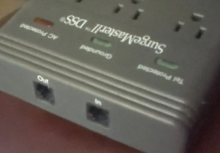 Belkin Surge master Grey, 6 Outlet SurgeSurpressor for regular outlet  - Image 3 of 4