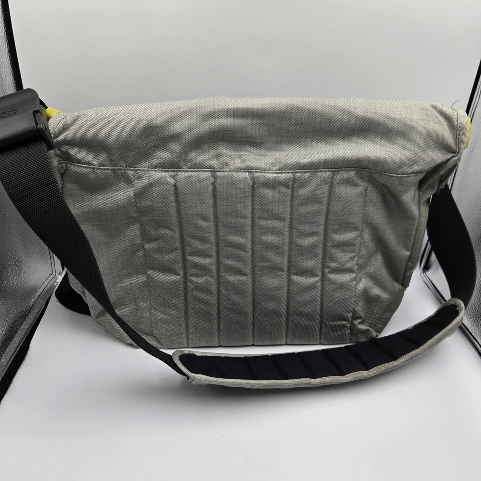 Crumpler Messenger Bag  Miss D. Flower  15"Laptop Computer - Image 4 of 4