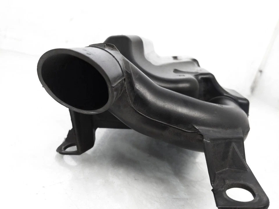 Mazda 3 2014-2018 caja de cámara con resonador de aire Pe01-13-195A *2,0 L tracción delantera Foto 2 de 4