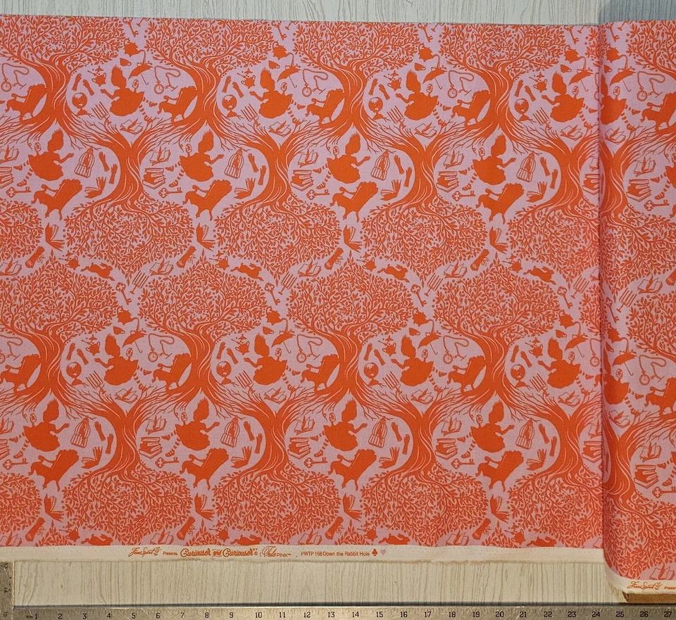 Тульская розовая ткань Curiouser Down the Rabbit PWTP166 квилтеры хлопок 1 3/8 ярда - Изображение 3 из 4