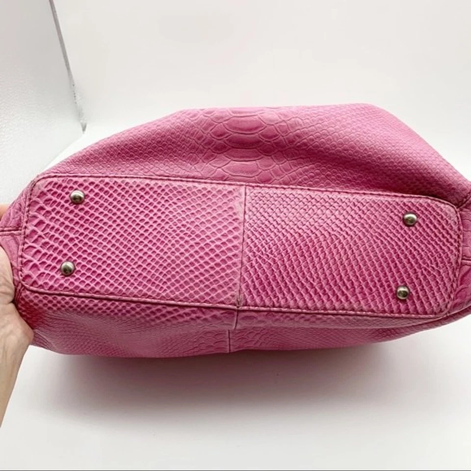 Bolso Cartera Grande Charles Jourdan Croc Cuero Repujado Rosa Chicle Para Mujer  Foto 4 de 4