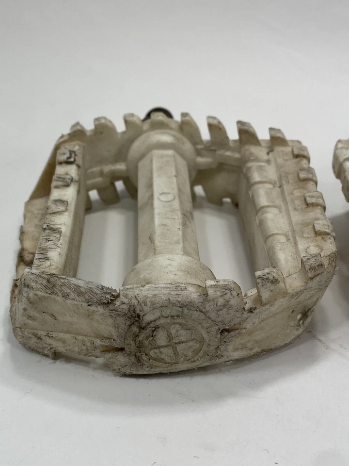 GT BMX Pedals White Victor VP-873 1/2” Performer Dyno Compe Freestyle OG 1980’s - Image 3 of 4
