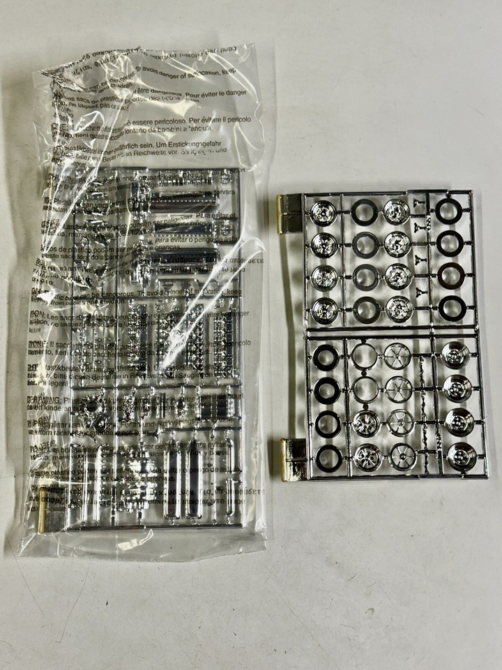 1997 UNBUILT 1:25 AMT ERTL model car kit CUSTOM & COMPETITION PARTS ...