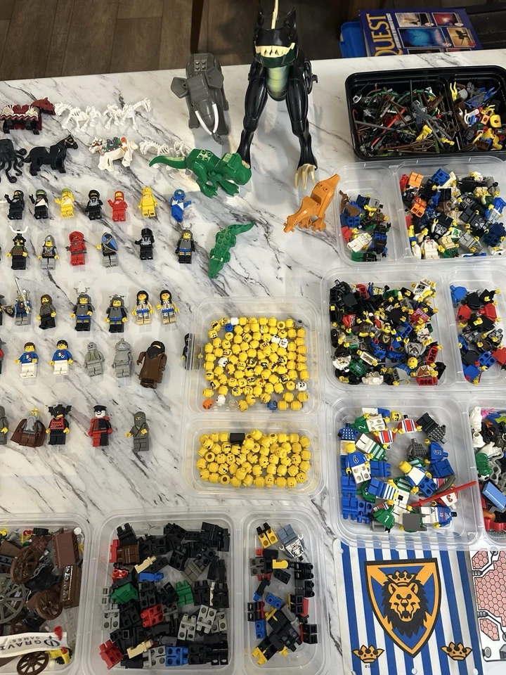 LEGO Vintage Bulk Lot 20kg+ Castle, Space, Knights & More With Lots Of Minifigs - image 3 of 4