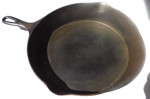 vtg Wagner cast iron no. 10 skillet with heatring