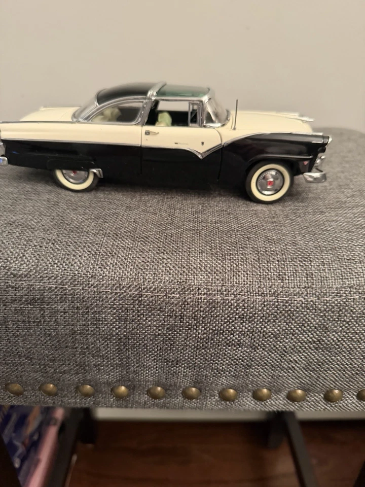 Ford Fairlane Crown Victoria 1955 Danbury como nuevo modelo a escala 1:24 con caja Foto 3 de 4