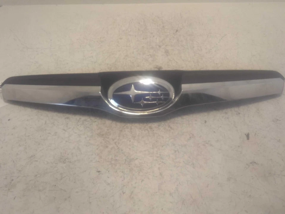 Used Front Center Grille fits: 2015 Subaru Forester center upper hood mounted ch Foto 2 de 4