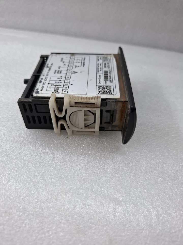 CONTROLADOR DIGITAL SZ-7524T-WEAAB REV 01 SIN ACCESORIOS - Imagen 4 de 4