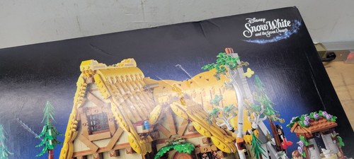 LEGO Disney Princess: Snow White and the Seven Dwarfs' Cottage (43242) NEW *READ - Picture 10 of 12