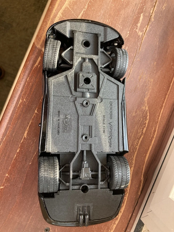 Maisto Negro Dodge Viper RT/10, Escala 1:24, Diecast Foto 3 de 4