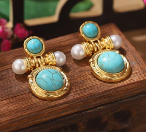 Pendientes colgantes de perlas azules turquesa blancas enchapados en oro Foto 4 de 4