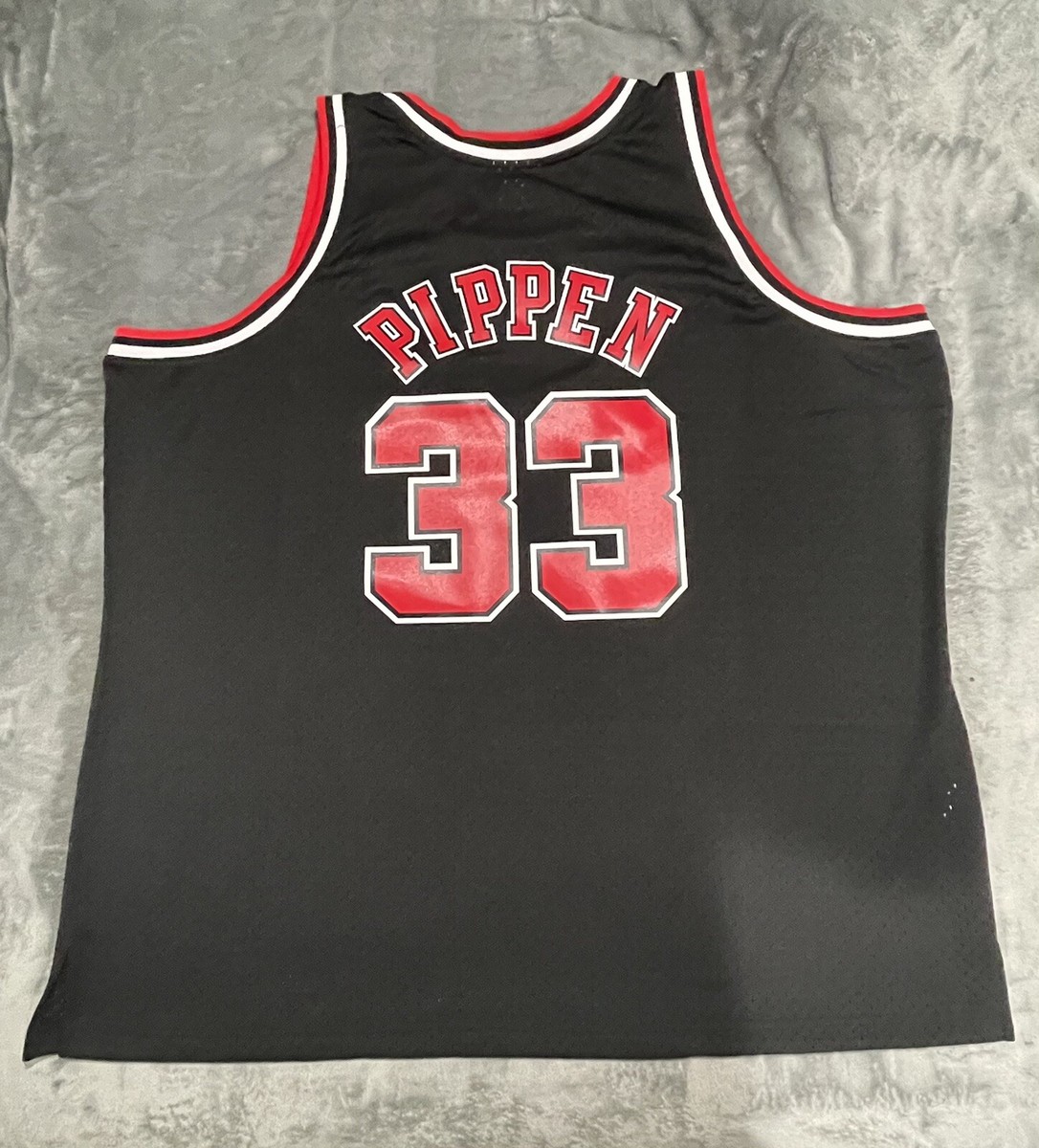 Men's Size 2XL Mitchell & Ness Swingman Alternate Jersey Bulls 97