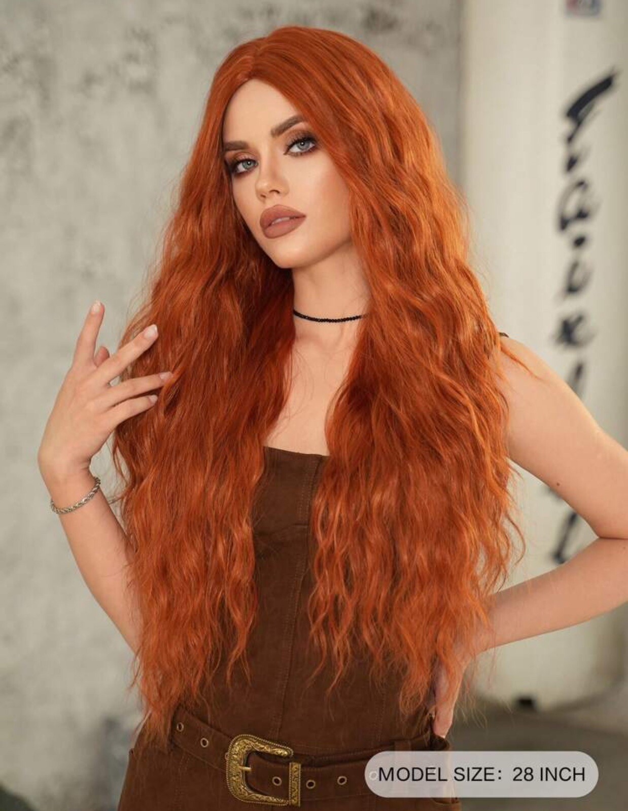Perruque orange bouclée synthétique longue avec 4 bonnets de protection inclus