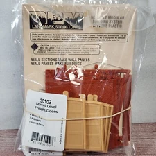 WOODLAND DPM 30102 HO 1 Story Street Level Fright Doors 4 Pieces Building Kit