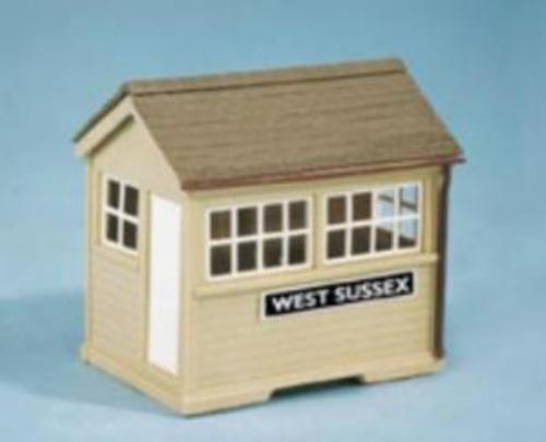 Wills SS29 Ground Level Signal Box Plastic Kit OO Gauge